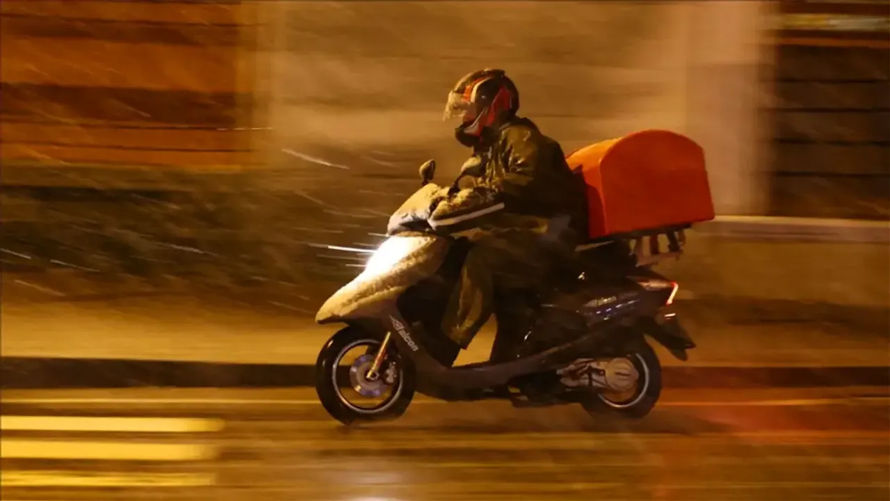 Burdur'da sağanak ve rüzgar nedeniyle motosiklet ve skuter kullanımı yasaklandı