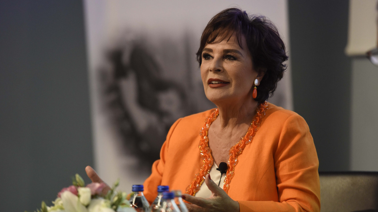 Hülya Koçyiğit oyunculuğu bırakma kararı aldığını ve vasiyeti olmadığını açıkladı