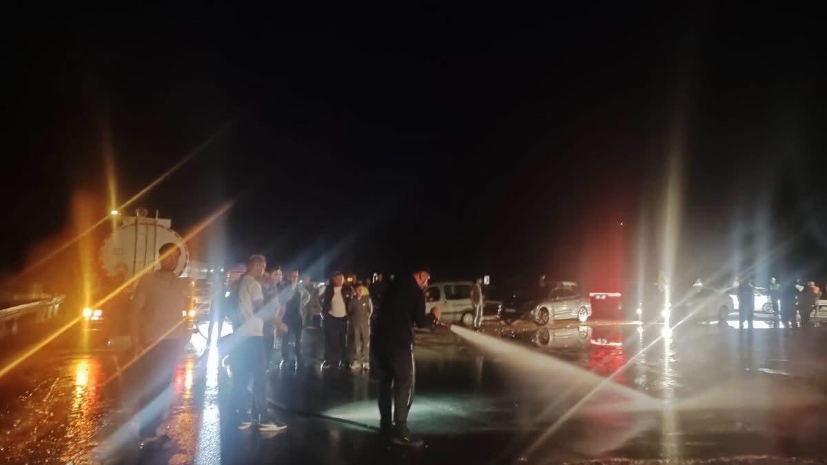 Erzincan-Erzurum karayolu toprak kayması nedeniyle trafiğe kapandı