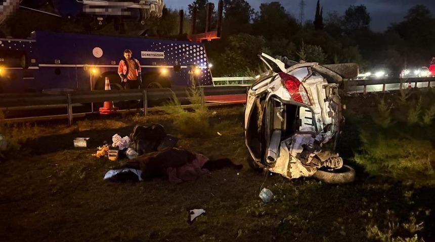 Sakarya'da otomobilin refüje çarpıp devrilmesi sonucu 1 kişi öldü