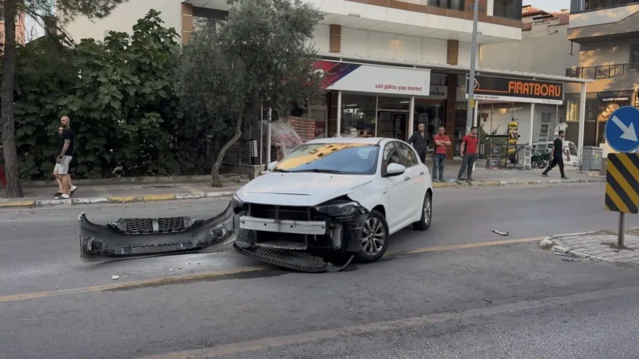 Denizli'de otomobil ile motosiklet çarpıştı: 1 yaralı