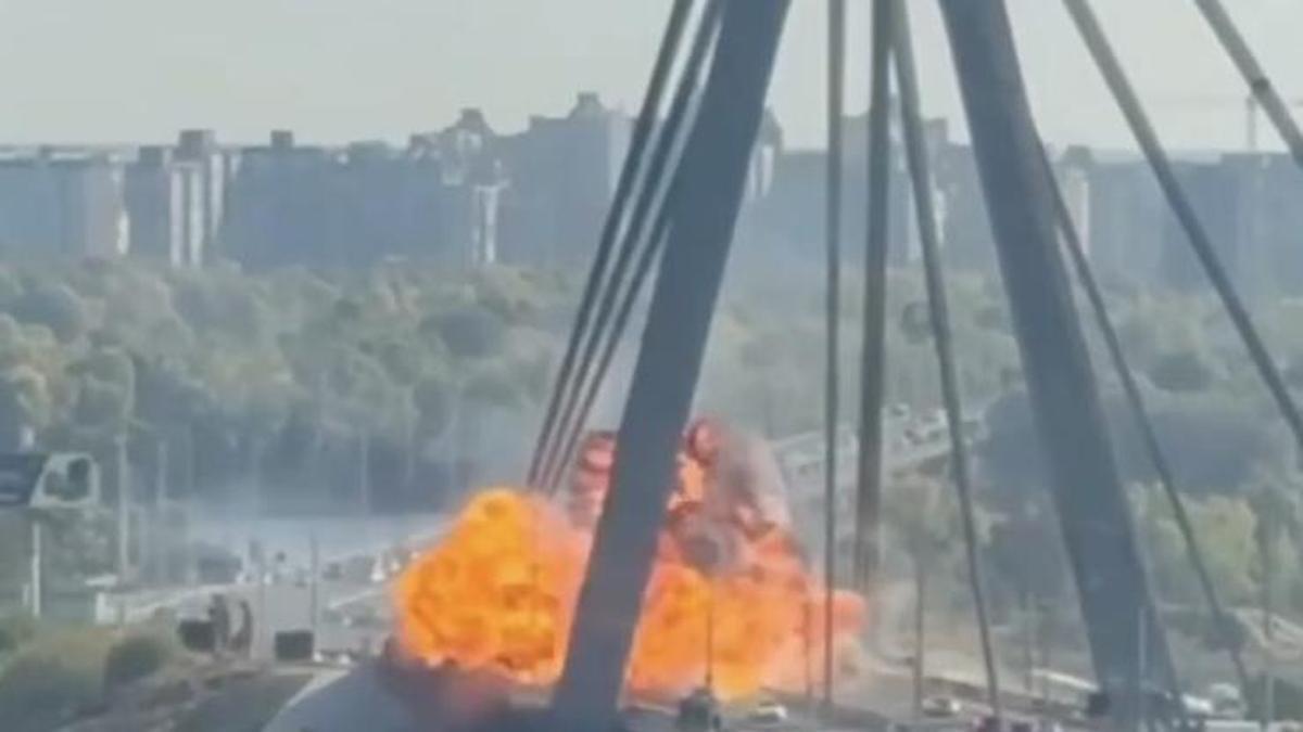 Rusya Karadeniz'de askeri malzeme taşıyan iki Ukrayna gemisini vurdu