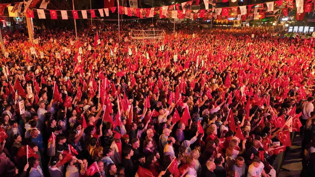 Antalya'da 30 Ağustos Zafer Bayramı kutlamaları Derya Uluğ konseriyle yapılacak