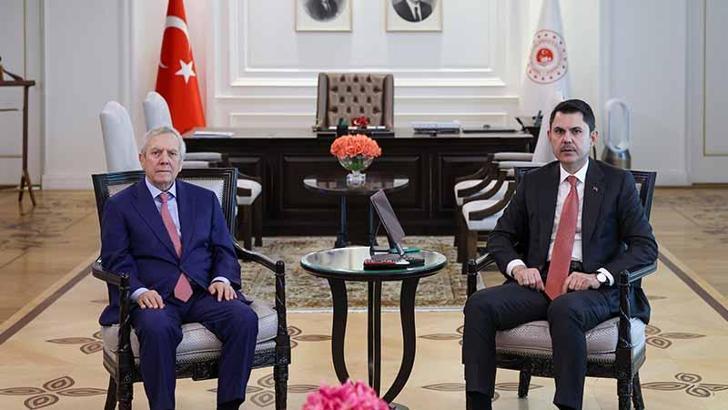 Bakan Kurum ile Fenerbahçe Başkanı Aziz Yıldırım bakanlıkta görüştü