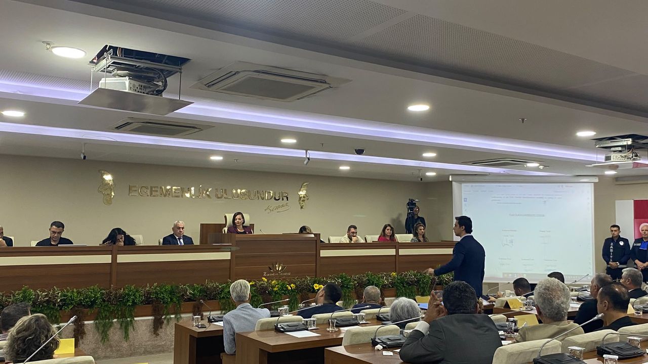 Karabağlar Belediyesi'nin 2027 yılı bütçesi mecliste kabul edildi