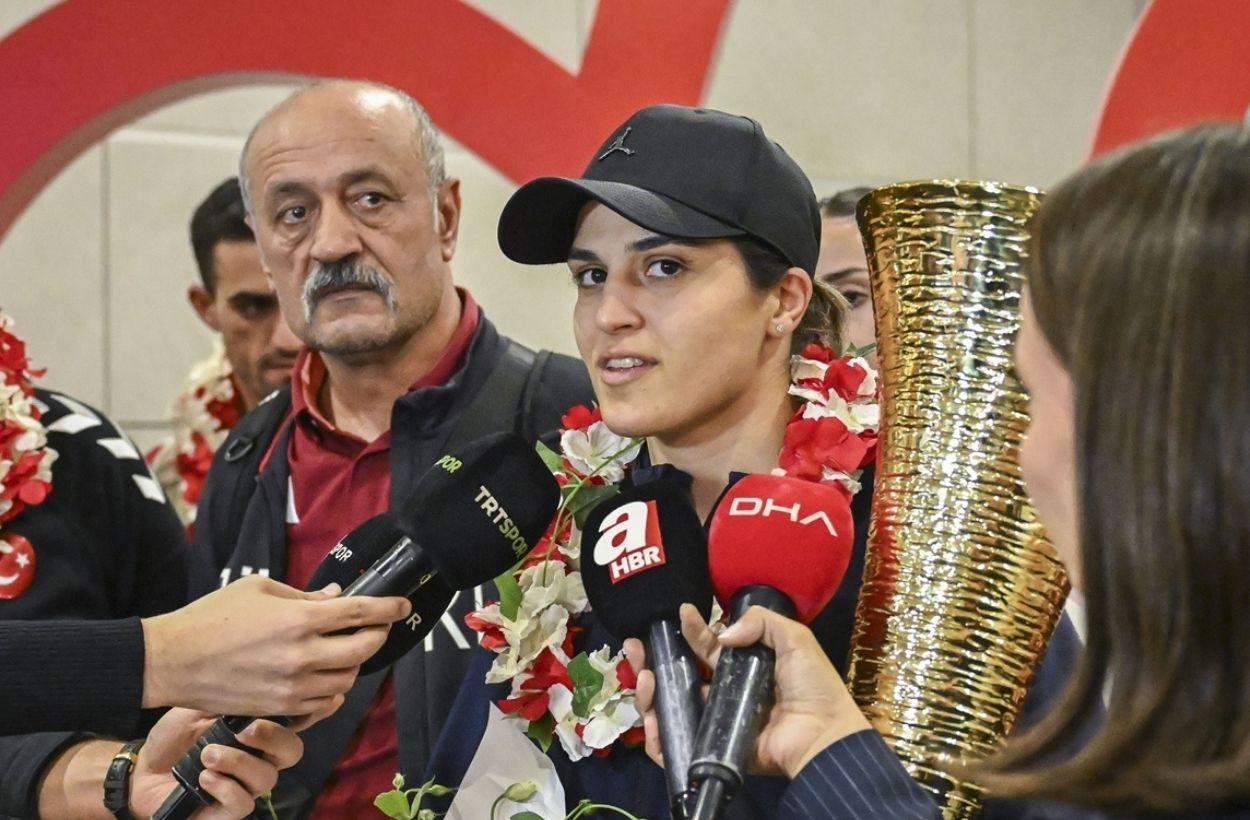 Avrupa boks şampiyonu milli sporcular İstanbul'a döndü