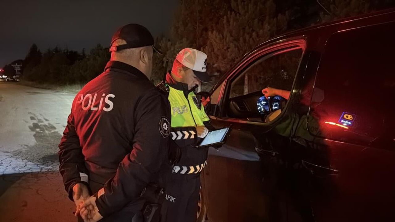Bolu'da emniyet güçlerinden D-100 karayolunda asayiş ve trafik uygulaması