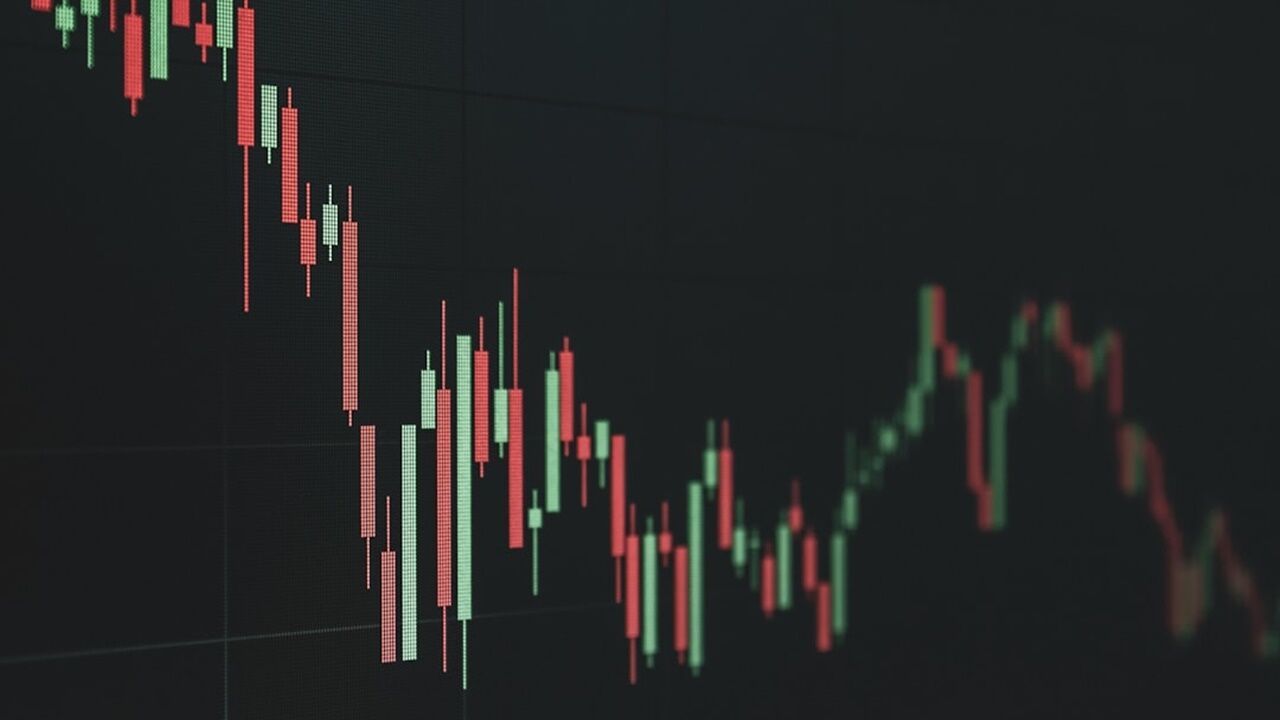 Borsa İstanbul'da BIST 100 endeksi yüzde 6 değer kaybederek devre kesiciyi çalıştırdı