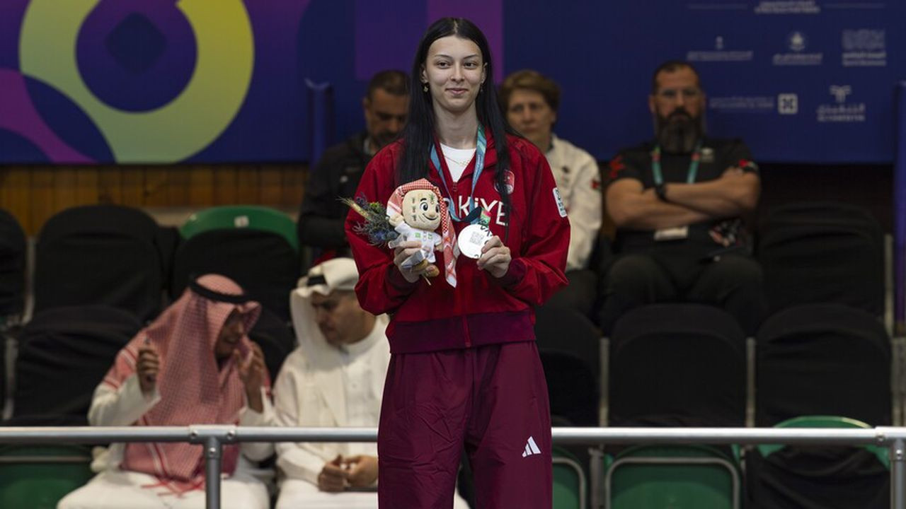 Milli tekvandocu Elif Sude Akgül Çin'de bronz madalya kazandı
