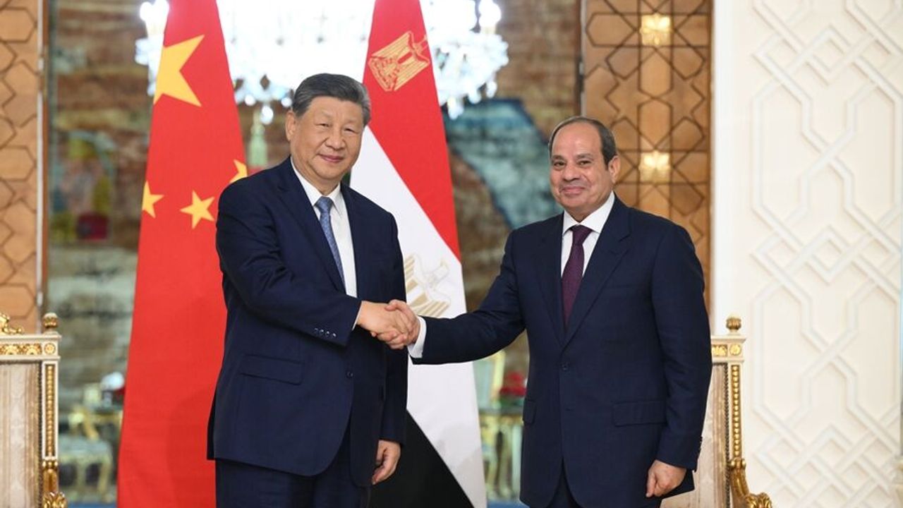 Çin Cumhurbaşkanı Xi Jinping ve Mısır Cumhurbaşkanı Sisi Kahire'de görüştü
