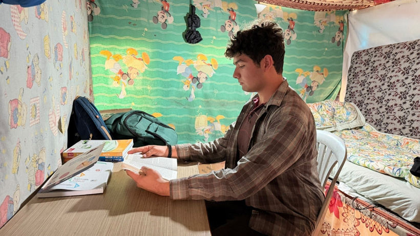 Antalya'da naylon çadırda yaşayan genç Hacettepe Tıp Fakültesi'ni kazandı