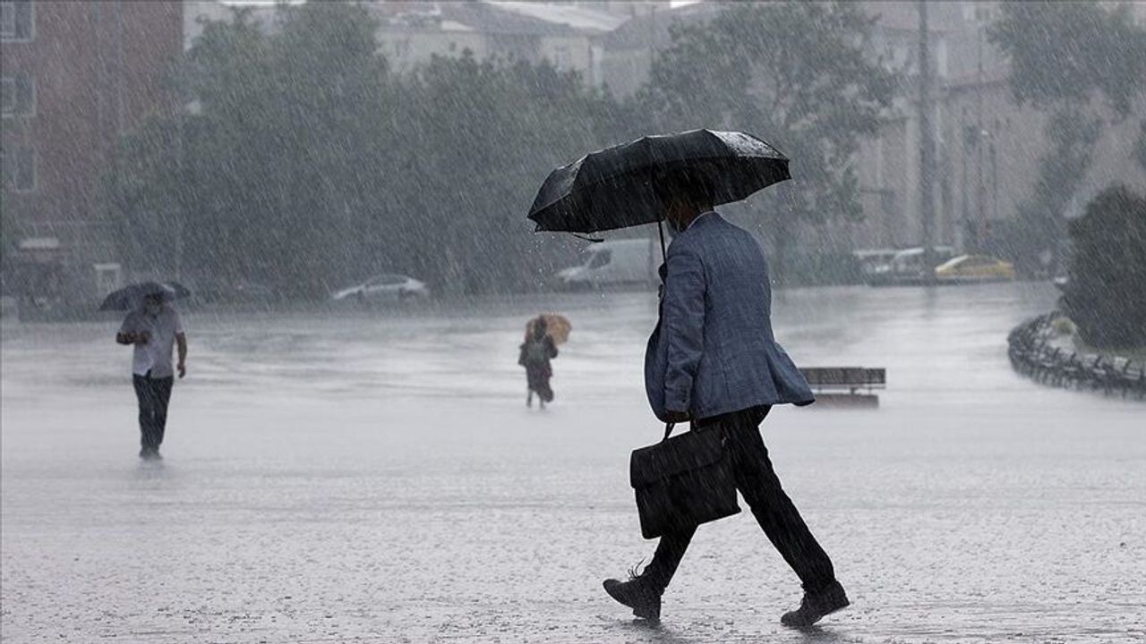 Meteoroloji'den Karadeniz ve Akdeniz bölgeleri için kuvvetli sağanak uyarısı