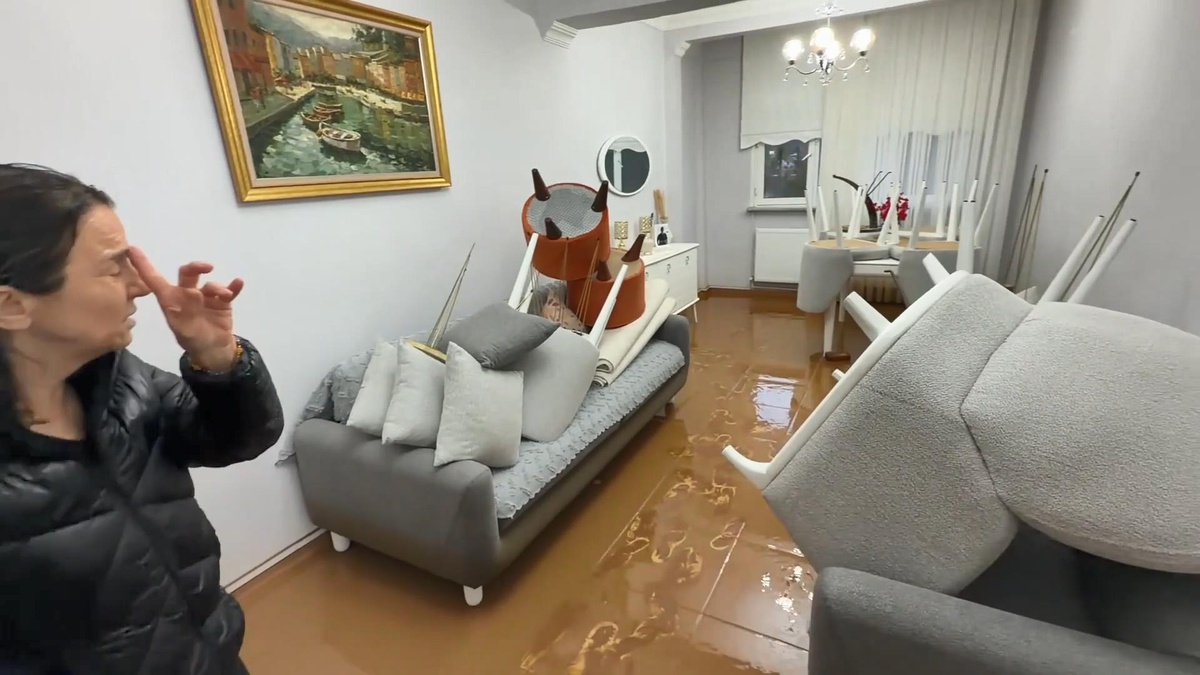 Beykoz'da sağanak nedeniyle bir ev su ve çamur altında kaldı
