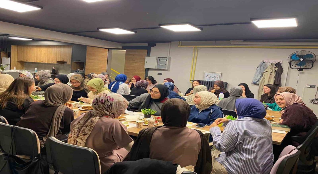 Afyonkarahisar'da üniversite öğrencilerine yönelik rehberlik programı başladı