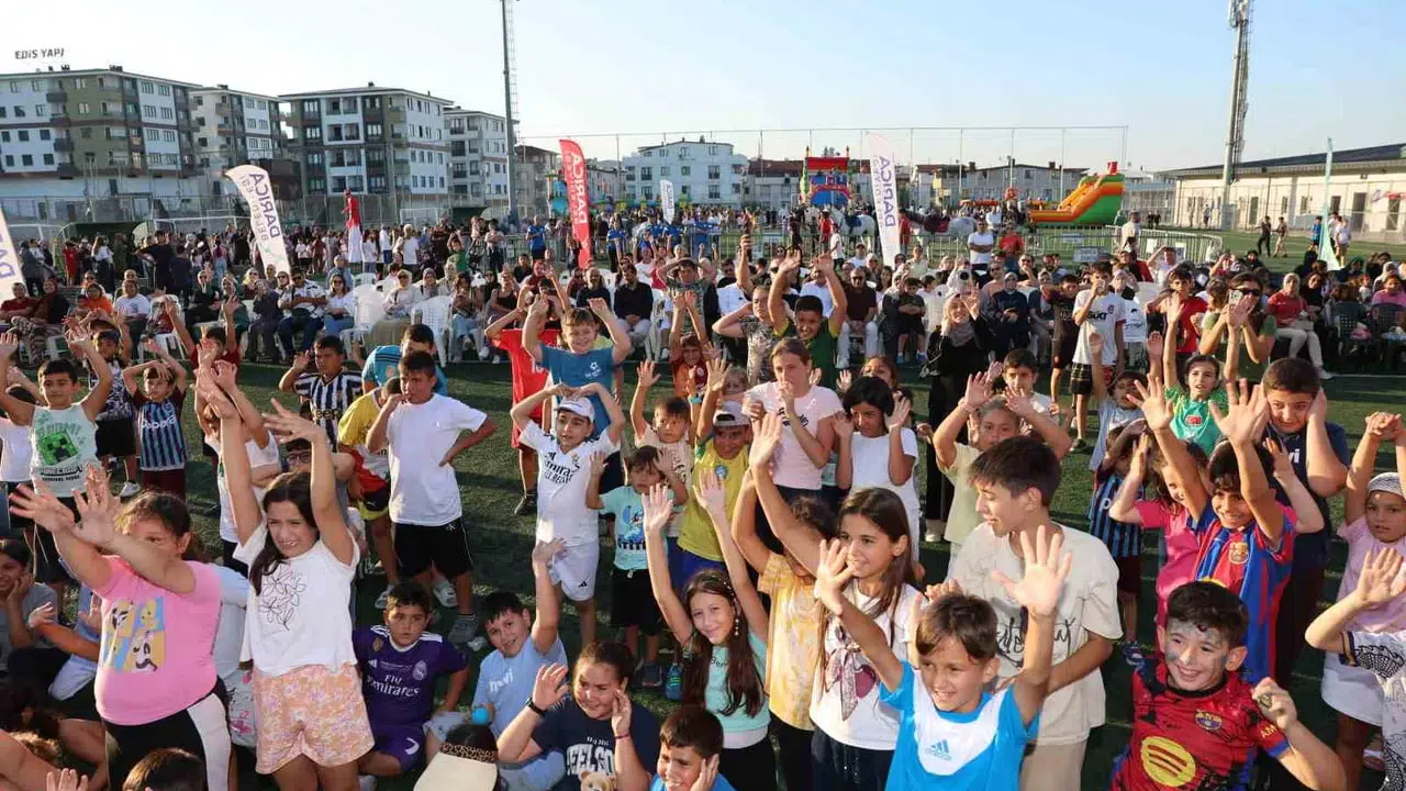 Darıca'da 3 bin 300 çocuk 12 farklı branşta spor eğitimi aldı
