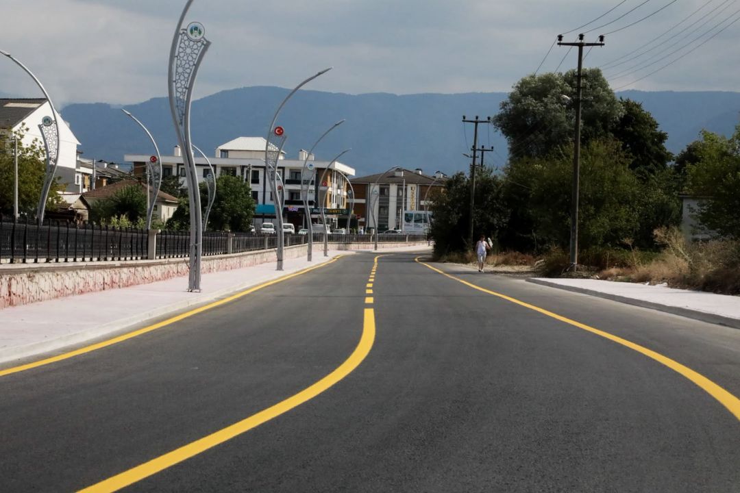 Akyazı'da Karacasu Deresi Çevre Düzenleme Projesi'nin ikinci etabı tamamlandı