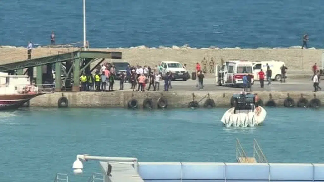 KKTC Girne açıklarında yolcu gemisi alabora oldu