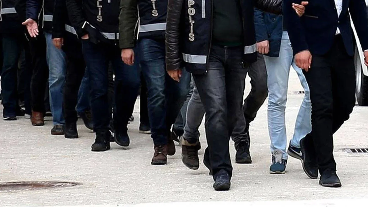 İzmir'de düzenlenen operasyonlarda 72 kişi tutuklandı