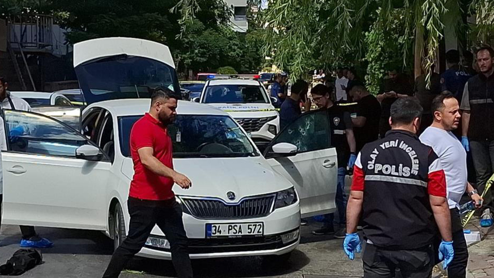 Sancaktepe'de otomobile düzenlenen silahlı saldırıda bir sürücü öldü