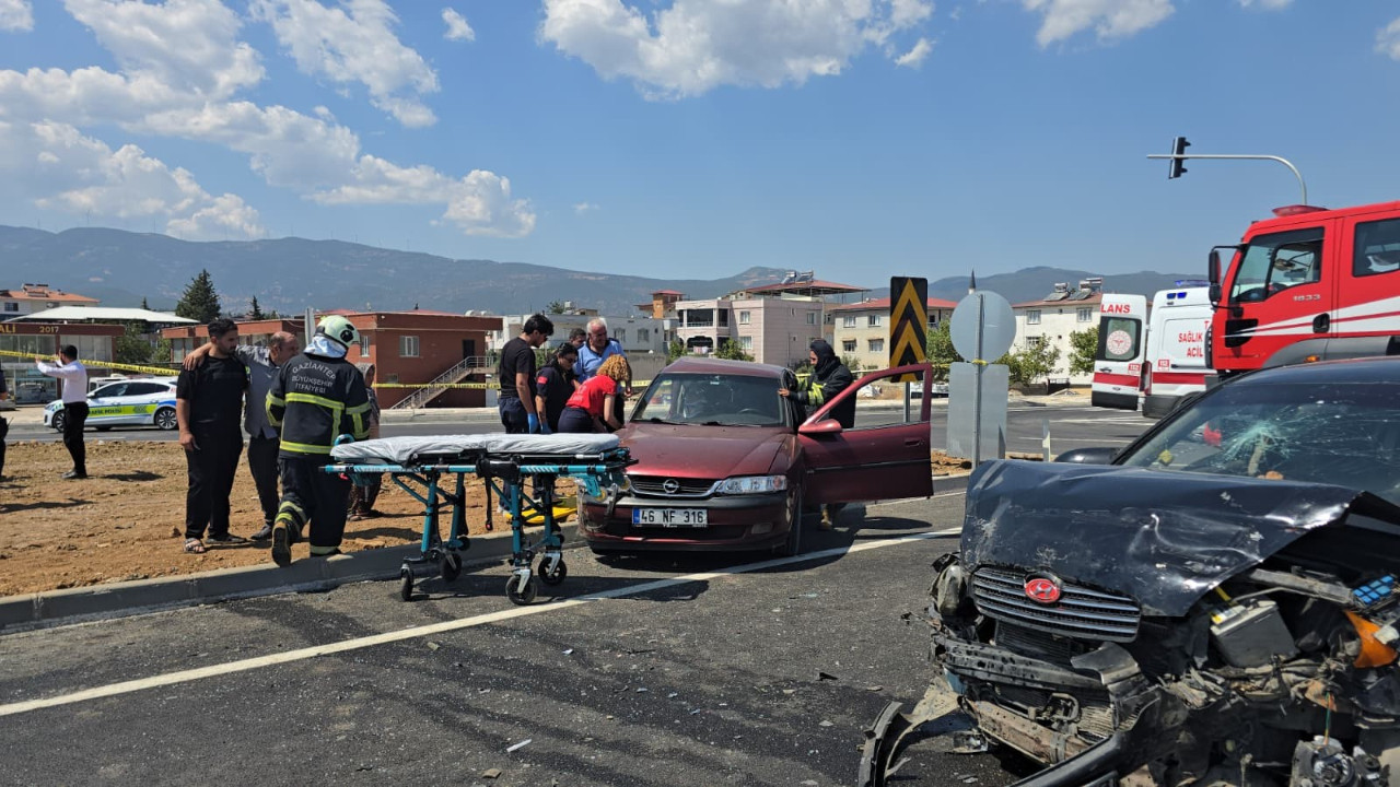 Gaziantep İslahiye'de iki ayrı trafik kazasında 9 kişi yaralandı