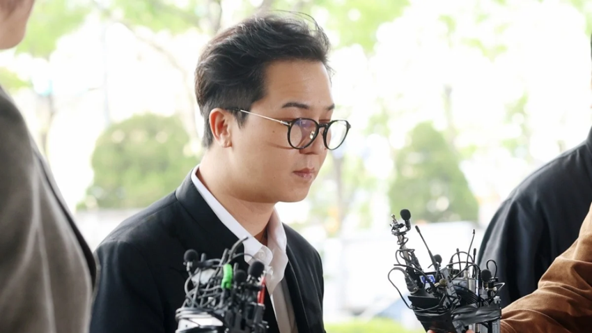 Güney Koreli K-pop yıldızı Song Min-ho'ya askerlik görevini ihlalden hapis cezası