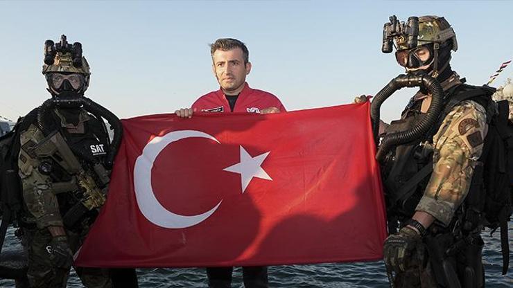 Selçuk Bayraktar Gölcük'teki SAT ve SAS komandolarıyla bir araya geldi