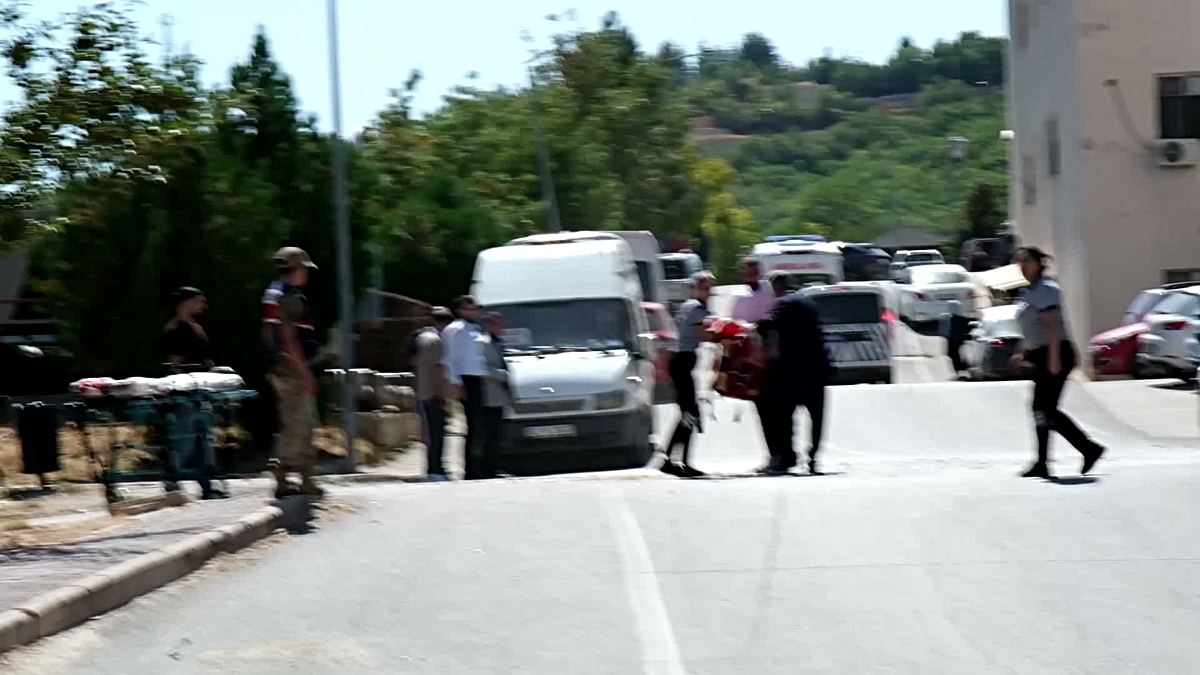 Tunceli'de görevli polis memuru evinde vurulmuş halde ölü bulundu