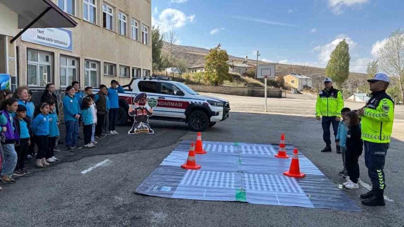 Bayburt'ta öğrencilerin trafik sorunlarına çözüm üreteceği proje başladı