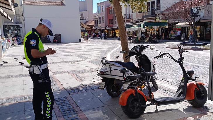 Edirne'de trafiğe kapalı caddede motosikletlere yönelik denetim yapıldı
