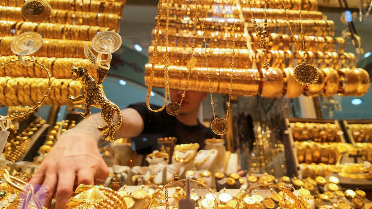 Borsa'da standart altın fiyatı yüzde 2,3 artışla 7 milyon 39 bin 200 liraya yükseldi