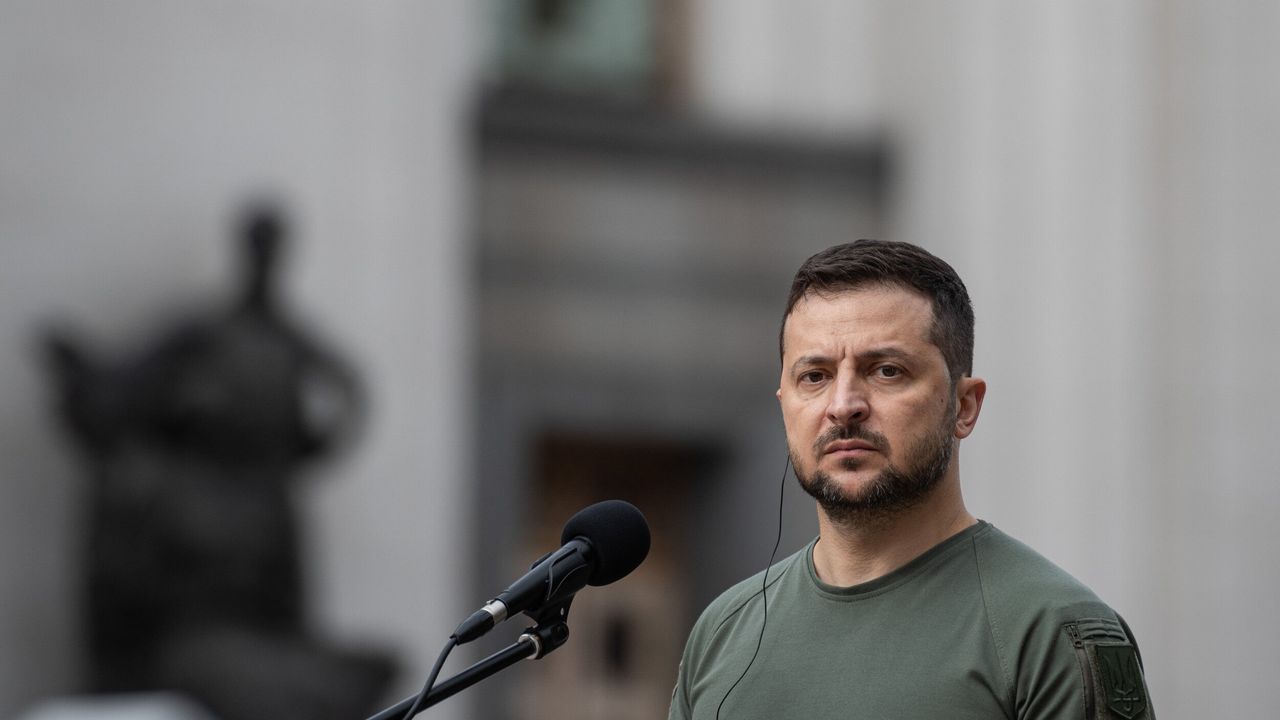 Zelenskiy bağımsızlık yıl dönümünde Rusya'ya karşı üstünlük sağladıklarını söyledi