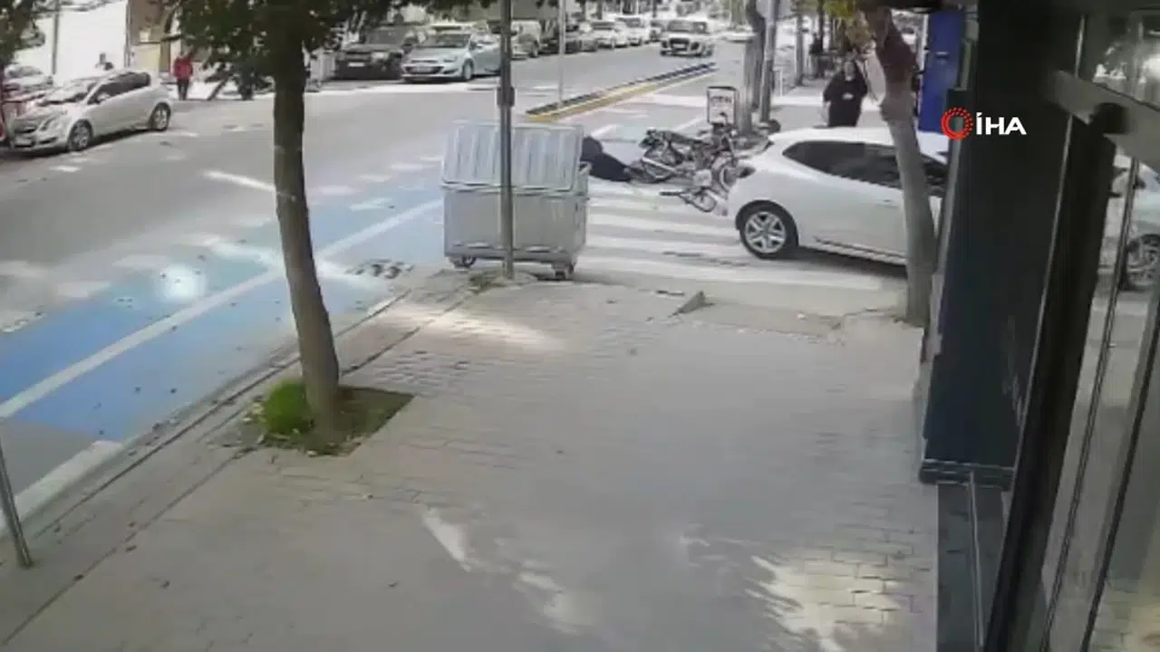 Eskişehir'de otomobilin bisiklet yolundaki sürücüye çarpması sonucu kaza yaşandı