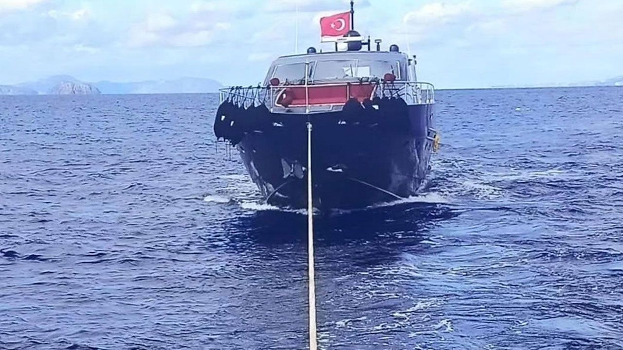 Datça'da arızalanan tekne Kıyı Emniyeti tarafından Palamutbükü'ne çekildi