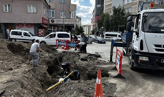 Erzurum'da Şerif Efendi Caddesi'ndeki kanalizasyon hattı yenilendi