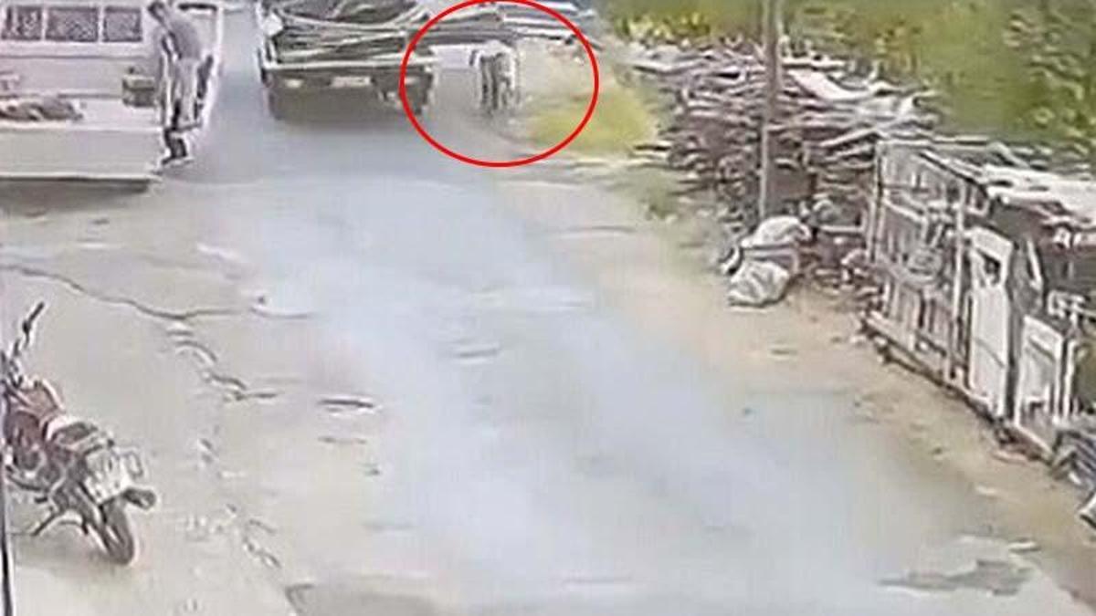Aydın'da kamyonetten sarkan demir 12 yaşındaki kız çocuğuna çarptı