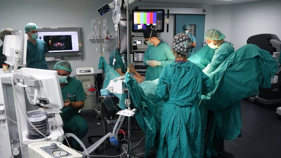 KTÜ Farabi Hastanesi ürolojik operasyonlarda robotik cerrahiye geçti