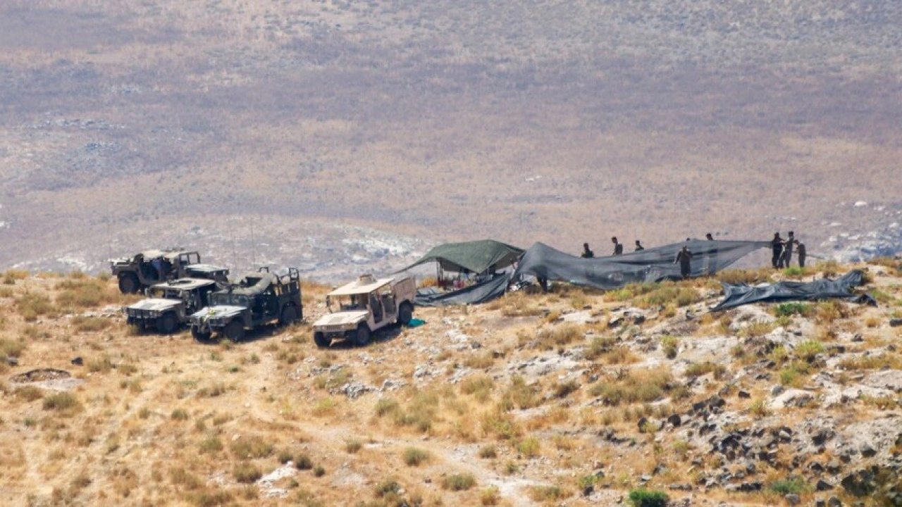İsrail ordusu Suriye'nin güneyindeki Abidin köyünde çok sayıda genci alıkoydu