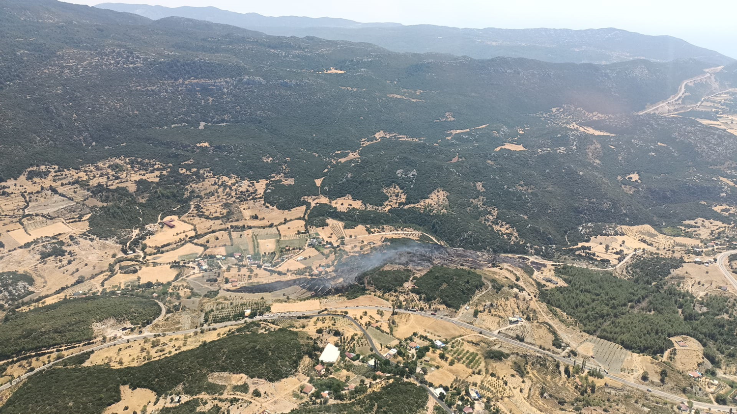 Kaş'taki orman yangını ekiplerin müdahalesiyle kontrol altına alındı