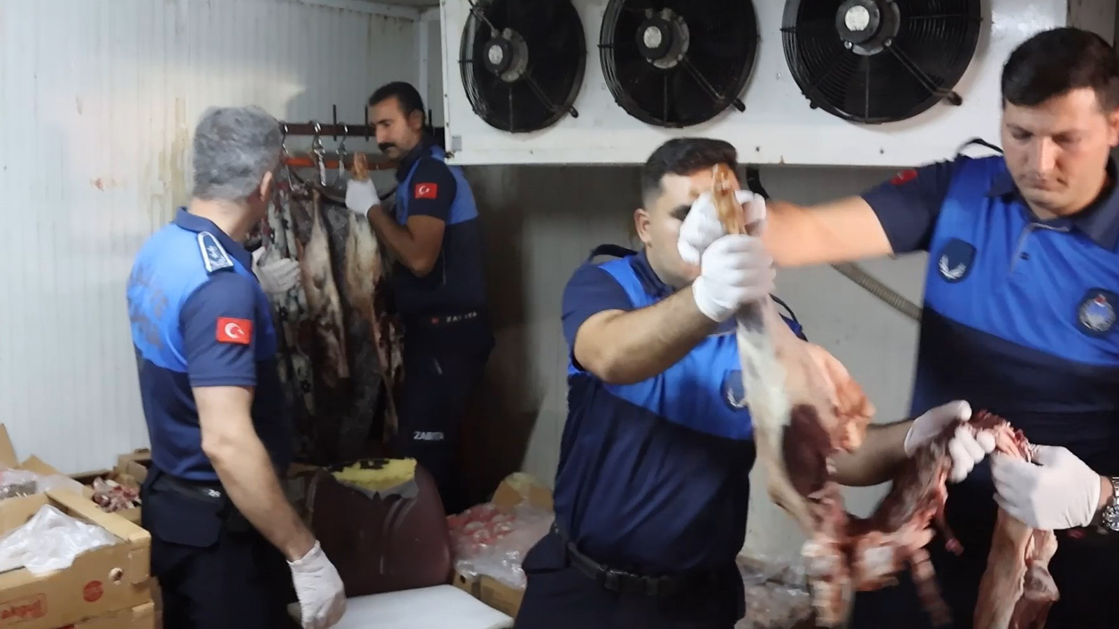 Şanlıurfa'da kasap ve kantinlerde yapılan denetimlerde bozuk etlere el konuldu