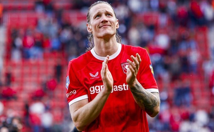Twente, PSV Eindhoven'ı Weghorst'un golüyle 3-2 mağlup etti