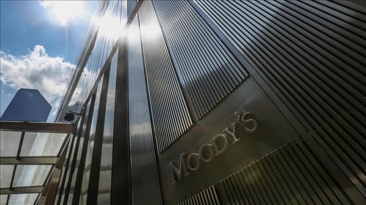 Moody's Fransa'nın kredi notunu ve negatif görünümünü korudu