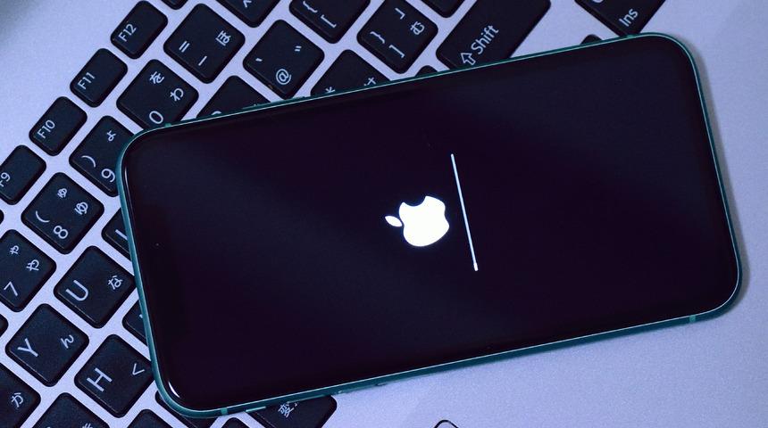 iOS 27 güncellemesinde iPhone arayüzünü kilitleyen yazılım hatası tespit edildi