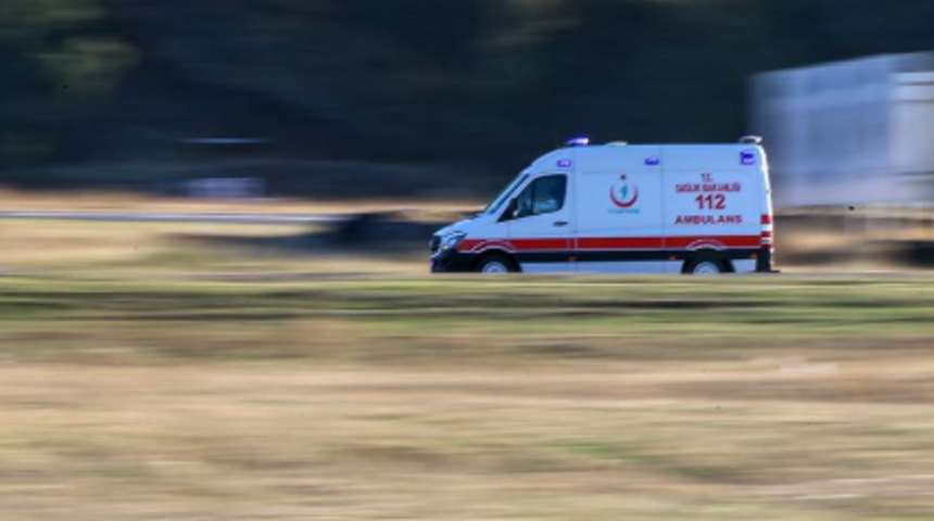 Antalya'da tır ile motosikletin çarpıştığı kaza güvenlik kamerasına yansıdı