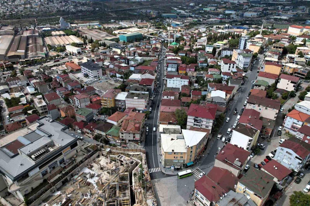Kocaeli Büyükşehir Belediyesi Dilovası'nda yol ve kavşak çalışmalarını sürdürüyor
