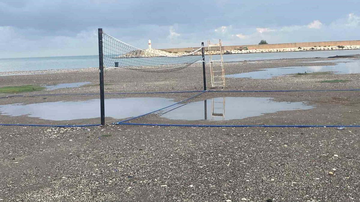 Mersin'de dört gündür süren sağanak yağış etkisini sürdürüyor
