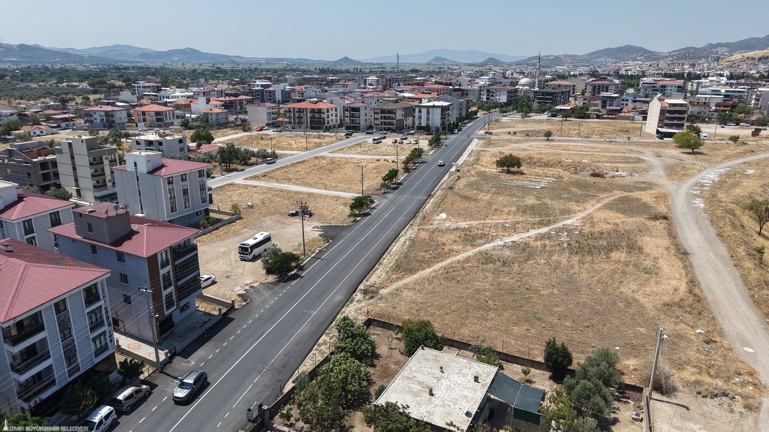 İzmir Büyükşehir Belediyesi Bergama'da yol yenileme çalışmalarını sürdürüyor