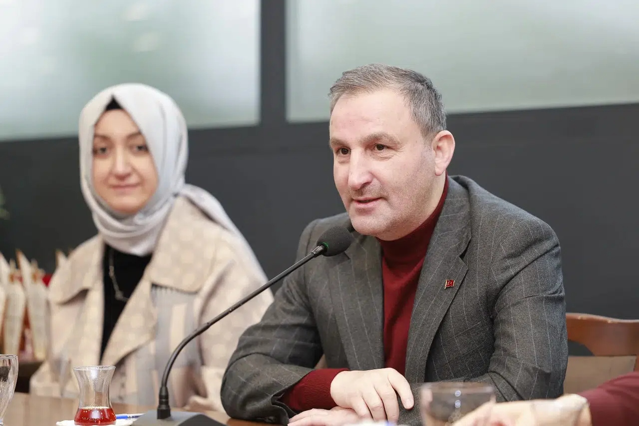 Sultanbeyli'de üniversite kazanan öğrencilere nakdi başarı ödülü verilecek