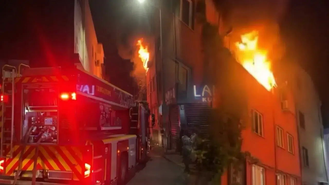 Bursa'da balkonda çıkan yangın itfaiye ekiplerince kontrol altına alındı