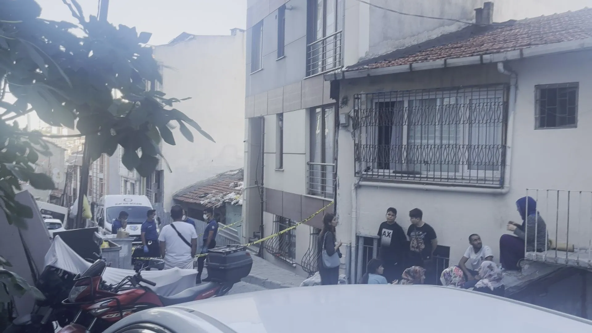 Şişli'de kötü koku ihbarı üzerine bir binada ölü bulunan kişi için soruşturma başlatıldı