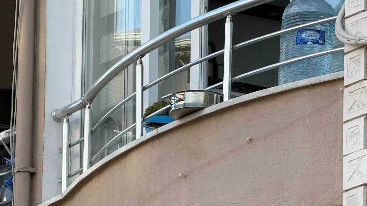 Serik'te ocakta unutulan yemek apartman dairesinde yangın çıkardı